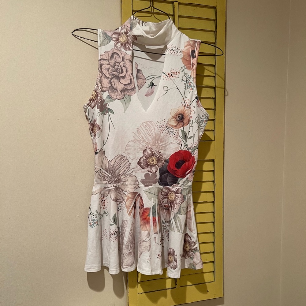 Adorable & Flattering Tank Top!